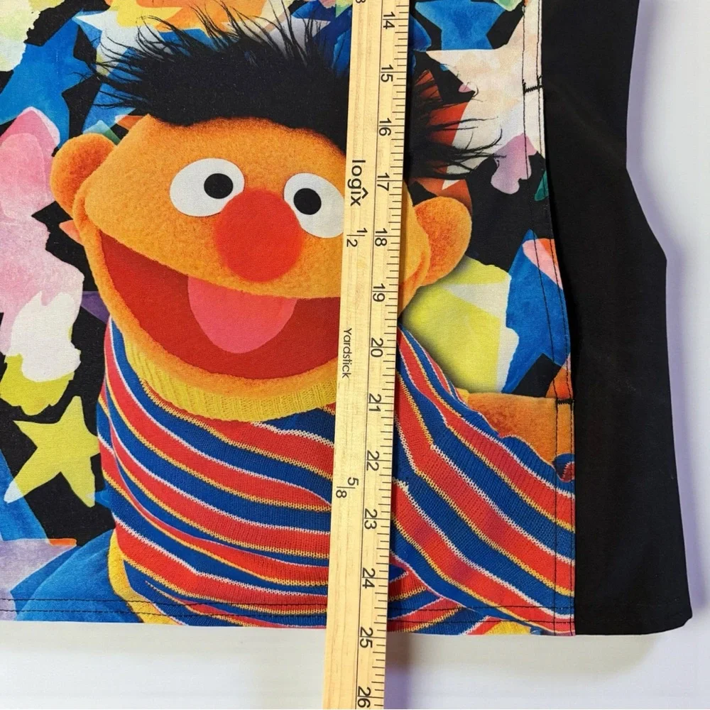 🚨3 for $15 Sesame Street Scrub Top Womens Size Small Bert And Ernie Pediatrics - Picture 4 of 6